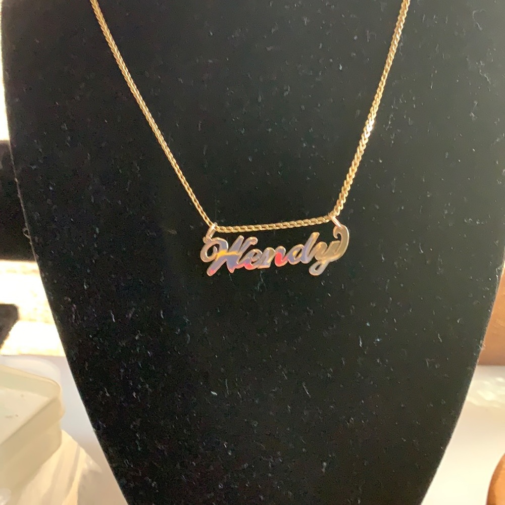 Wendy Name Pendant in Gold 14k